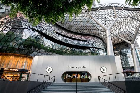 Louis Vuitton opens in Singapore its first ultra